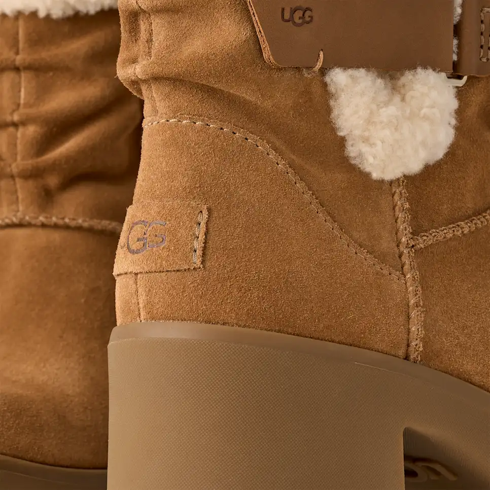 UGG Women's Moxy Pull On