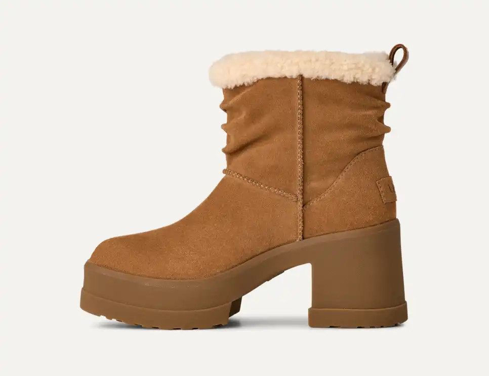 UGG Women's Moxy Pull On