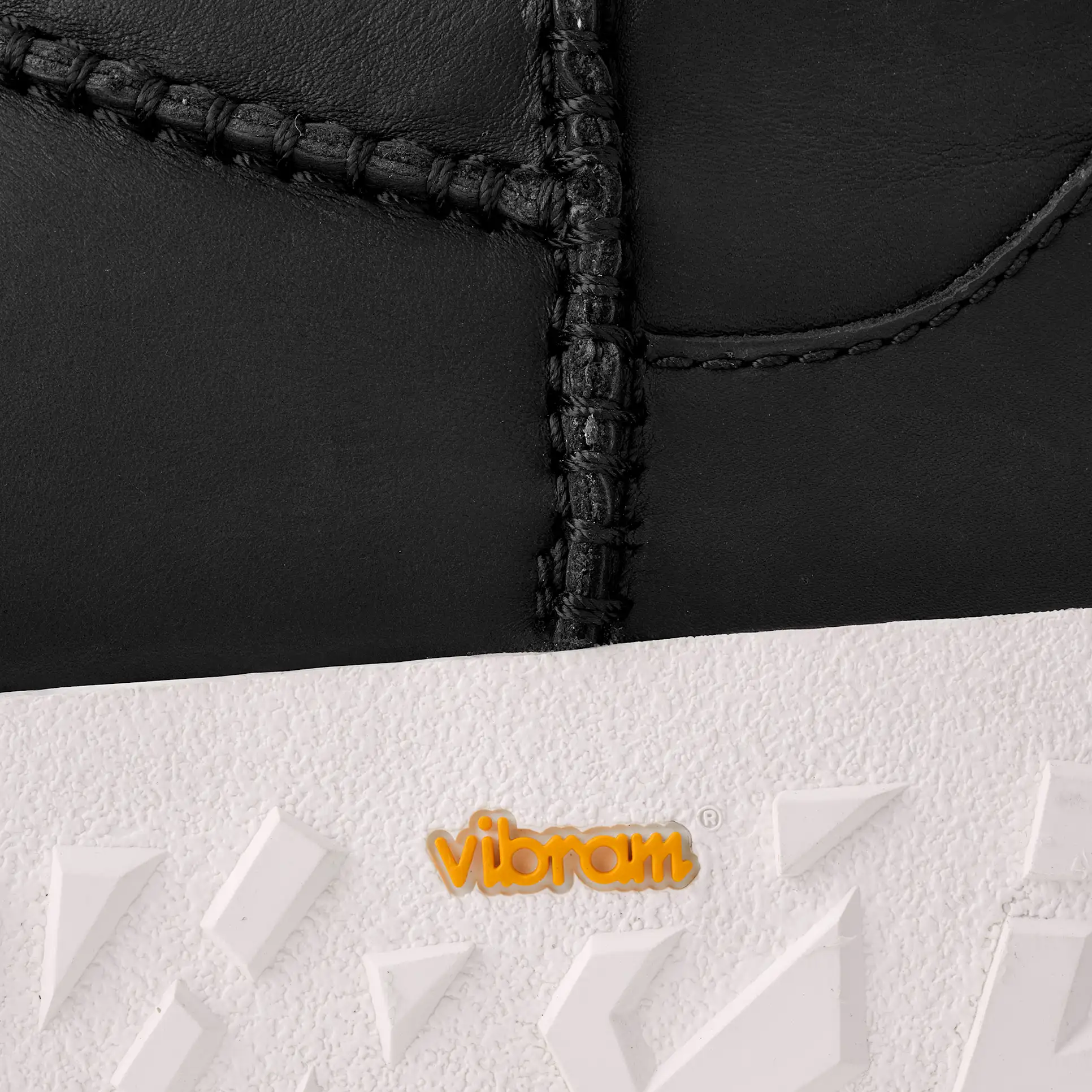 UGG Men's Classic Ultra Mini Wrap Tech Noir