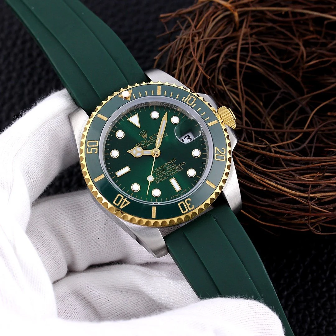 SUBMARINER DATE 40 GOLD CASE RUBBER STRAP