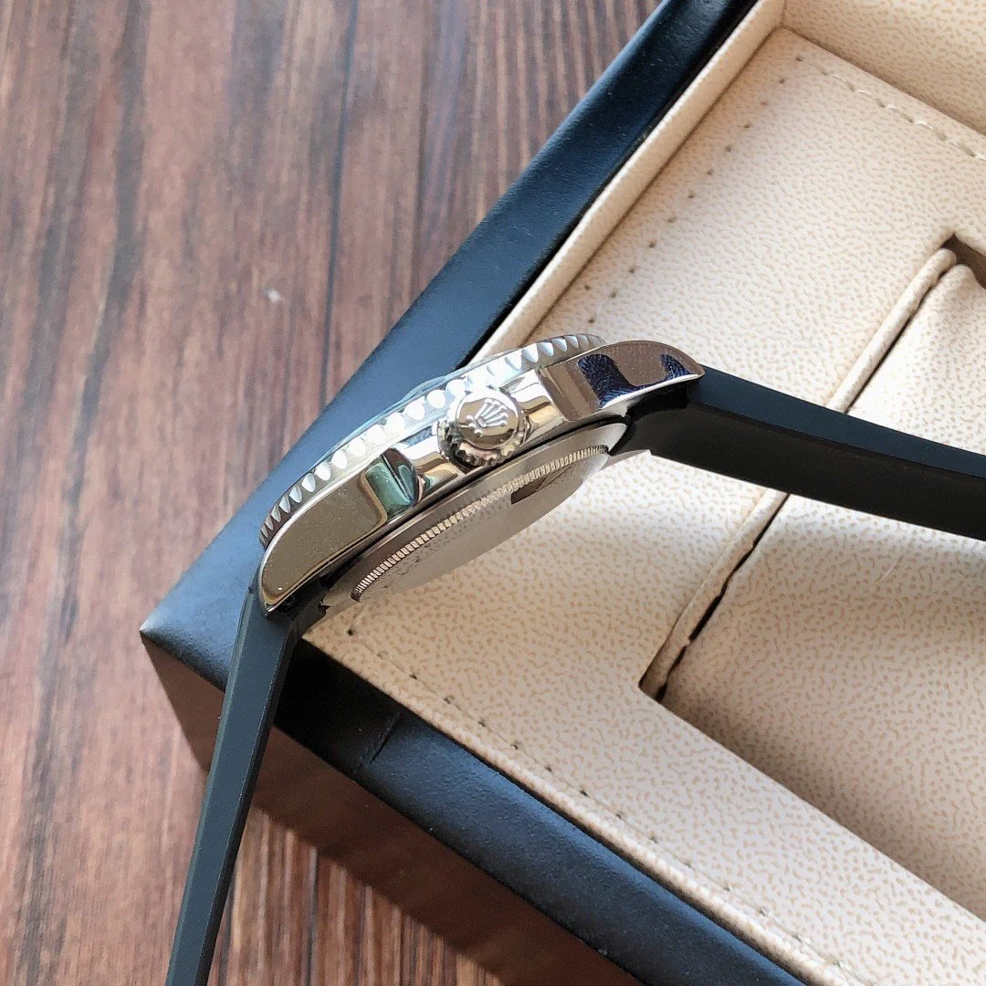 SUBMARINER DATE 40 CERAMIC BEZEL RUBBER STRAP