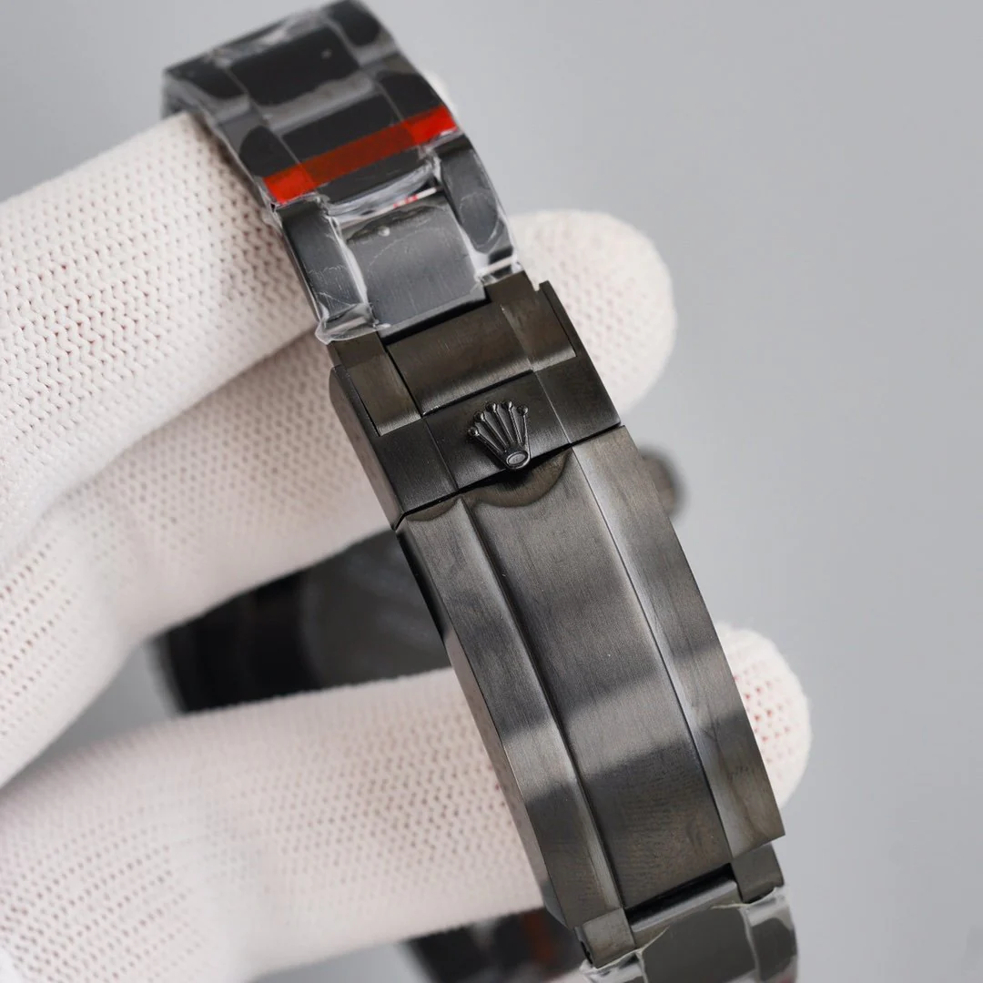 GMT-MASTER II CUSTOM BLACK BATMAN BEZEL YELLOW NUMERALS