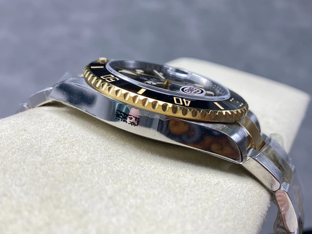 Rolex Submariner 41mm Silver Gold Black