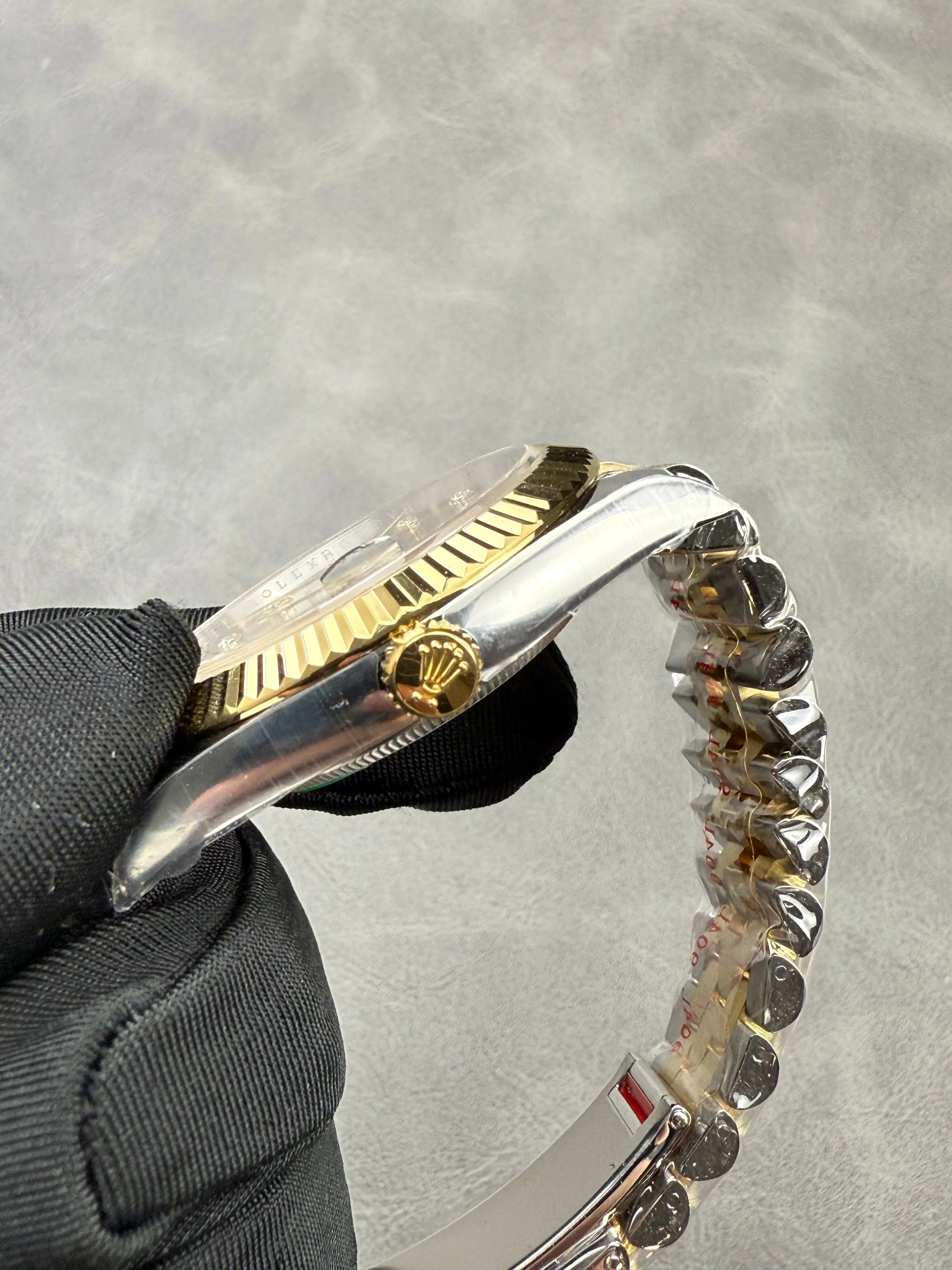 Rolex Datejust 41mm Silver Gold