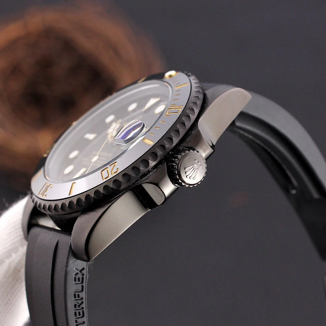 SUBMARINER DATE 40 BLACK CASE RUBBER STRAP