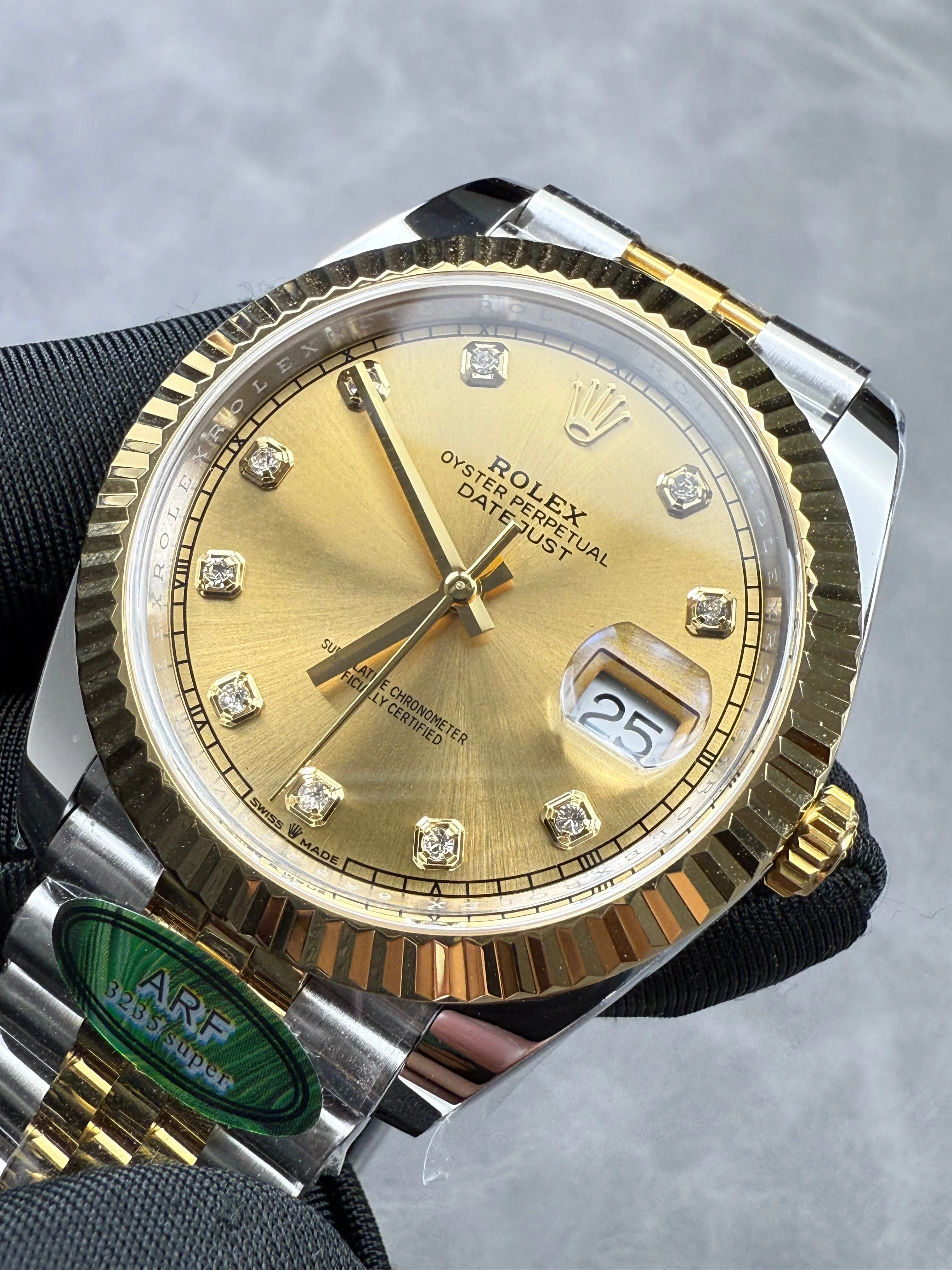 Rolex Datejust 41mm Silver Gold