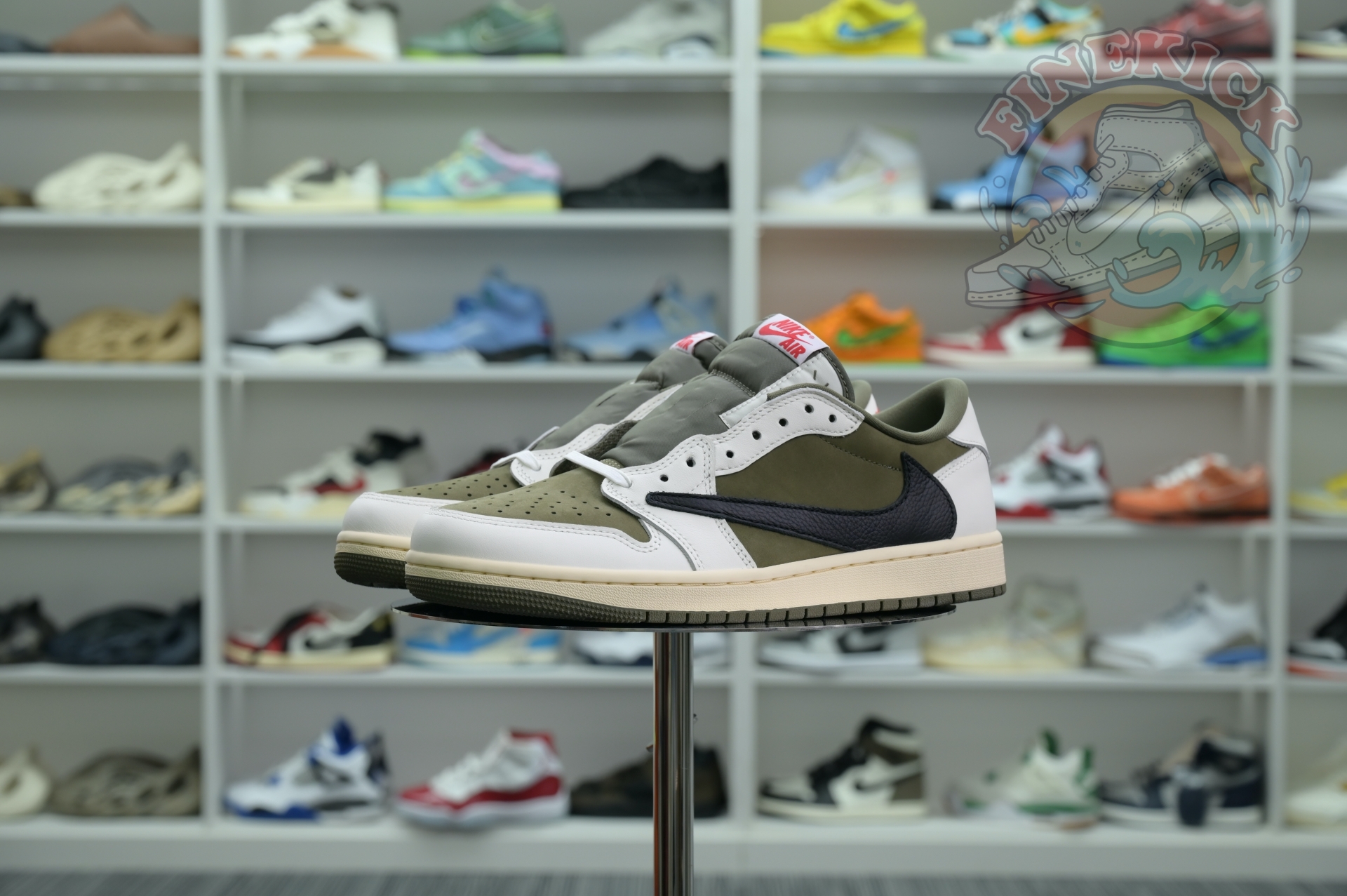Low OG Medium Olive Sneakers