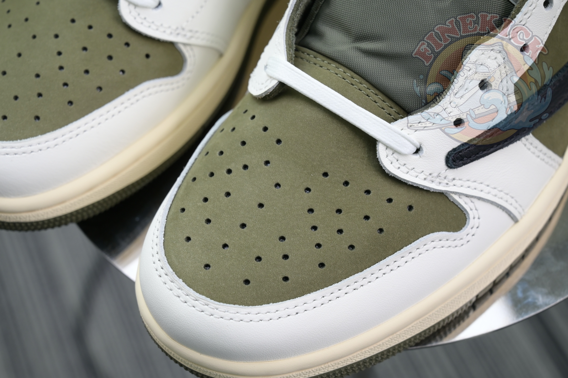 Low OG Medium Olive Sneakers