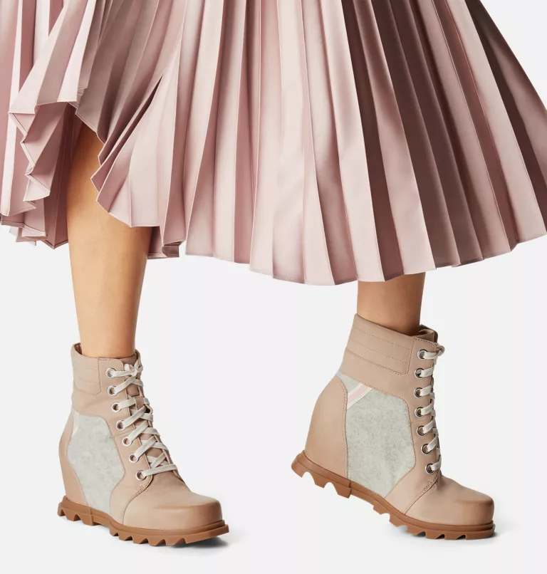 WOMEN'S JOAN OF ARCTIC WEDGE III LEXIE BOOTIE