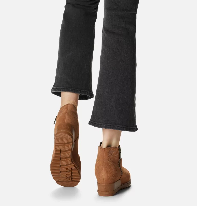 WOMEN'S EVIE ZIP WEDGE BOOTIE