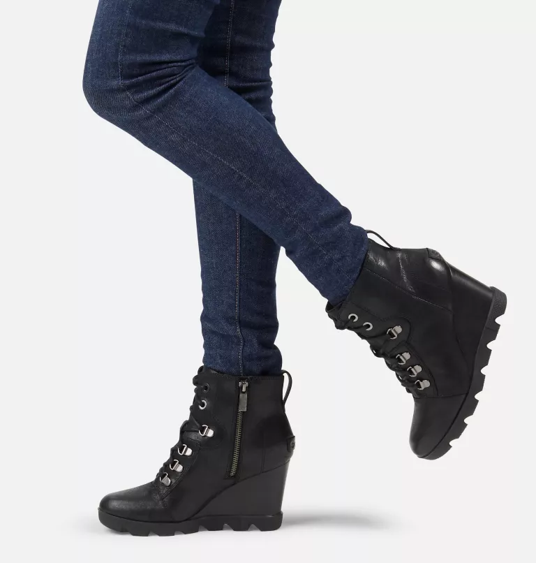 WOMEN'S JOAN UPTOWN LACE BOOTIE