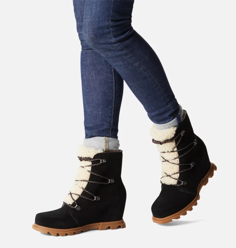 WOMEN'S JOAN OF ARCTIC WEDGE III LACE COZY BOOTIE