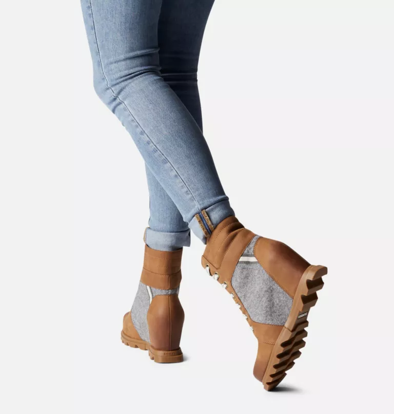 WOMEN'S JOAN OF ARCTIC WEDGE III LEXIE BOOTIE