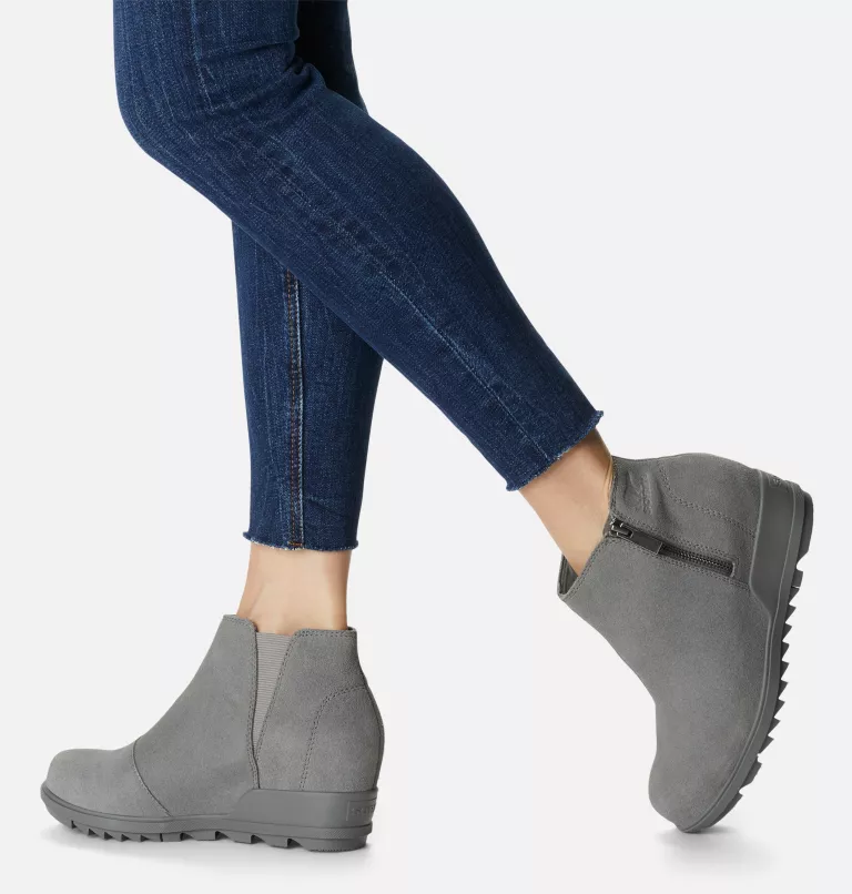 WOMEN'S EVIE ZIP WEDGE BOOTIE