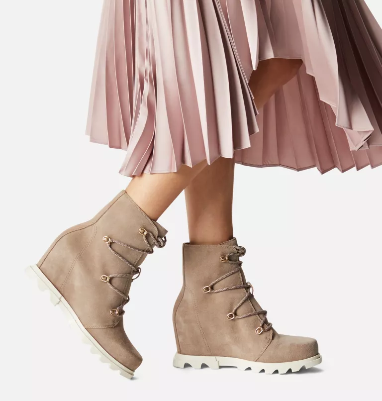 WOMEN'S JOAN OF ARCTIC WEDGE III LACE BOOTIE
