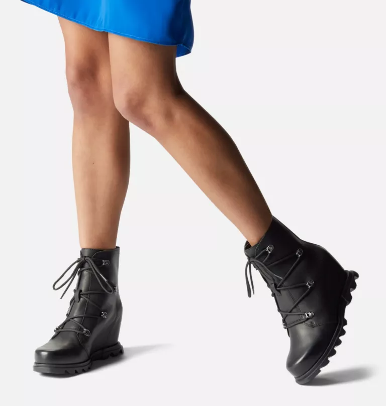 WOMEN'S JOAN OF ARCTIC WEDGE III LACE BOOTIE