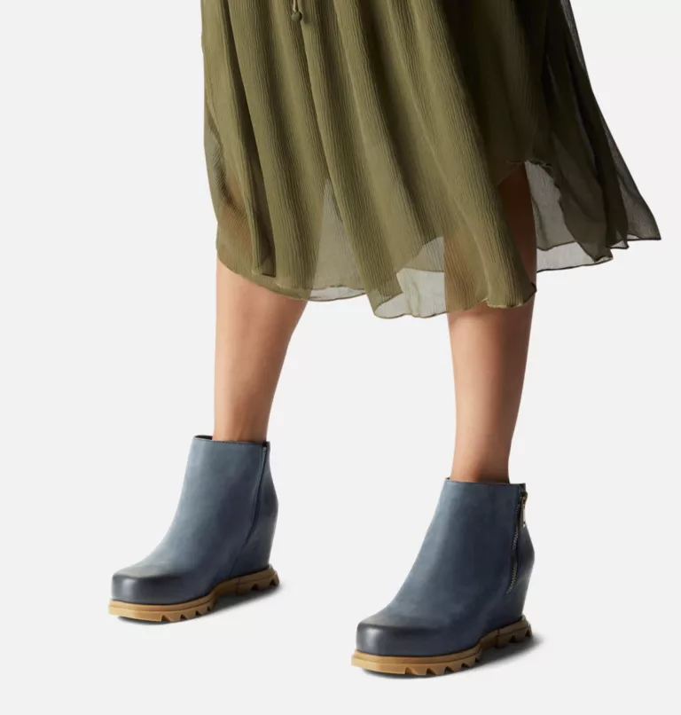 WOMEN'S JOAN OF ARCTIC WEDGE III ZIP BOOTIE