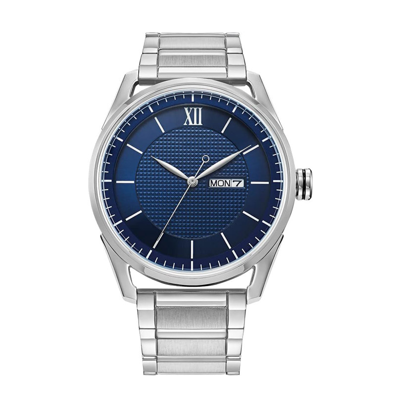 Men's classic solar-powered watch, with three hands displaying the date and day of the week.