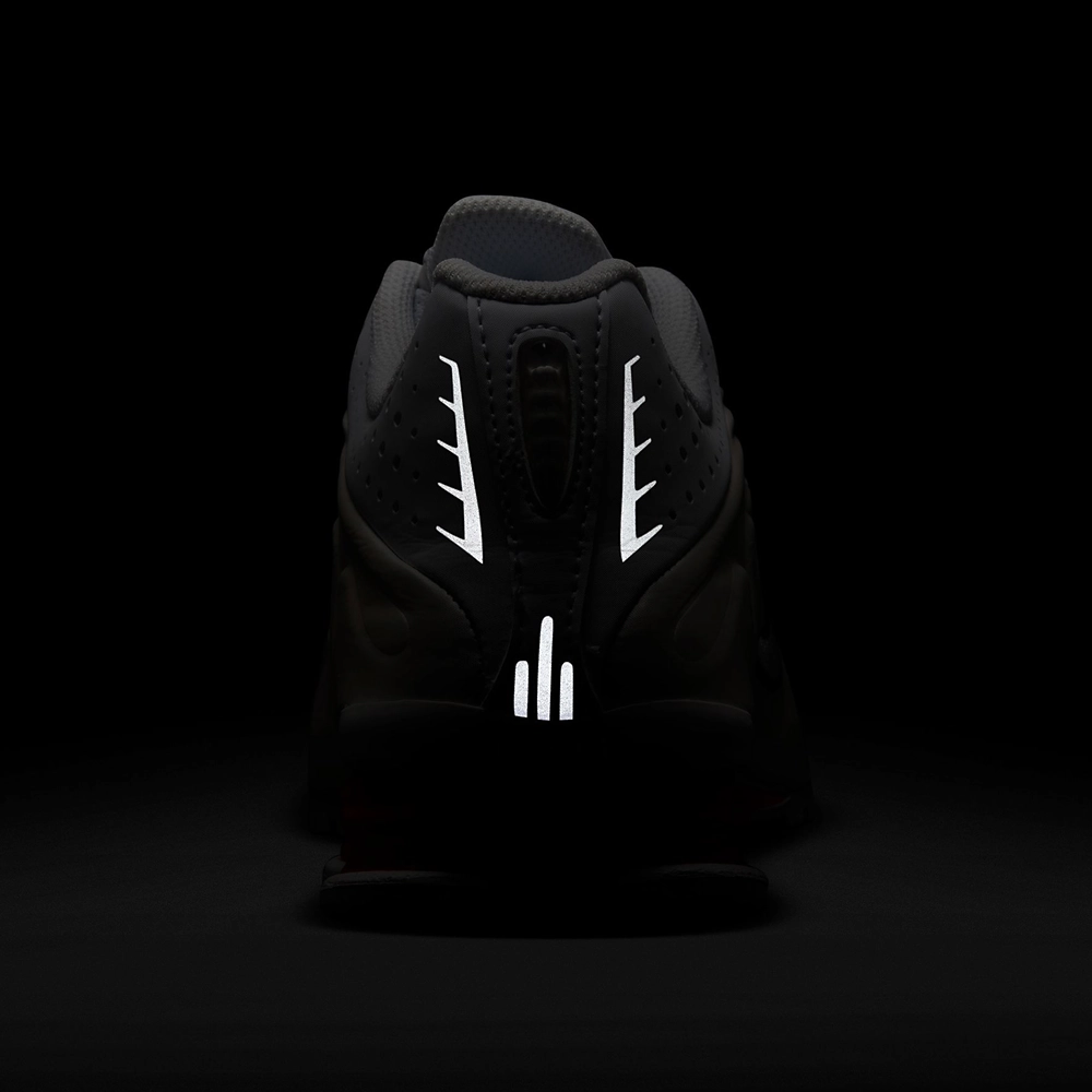 Nike Shox R4
