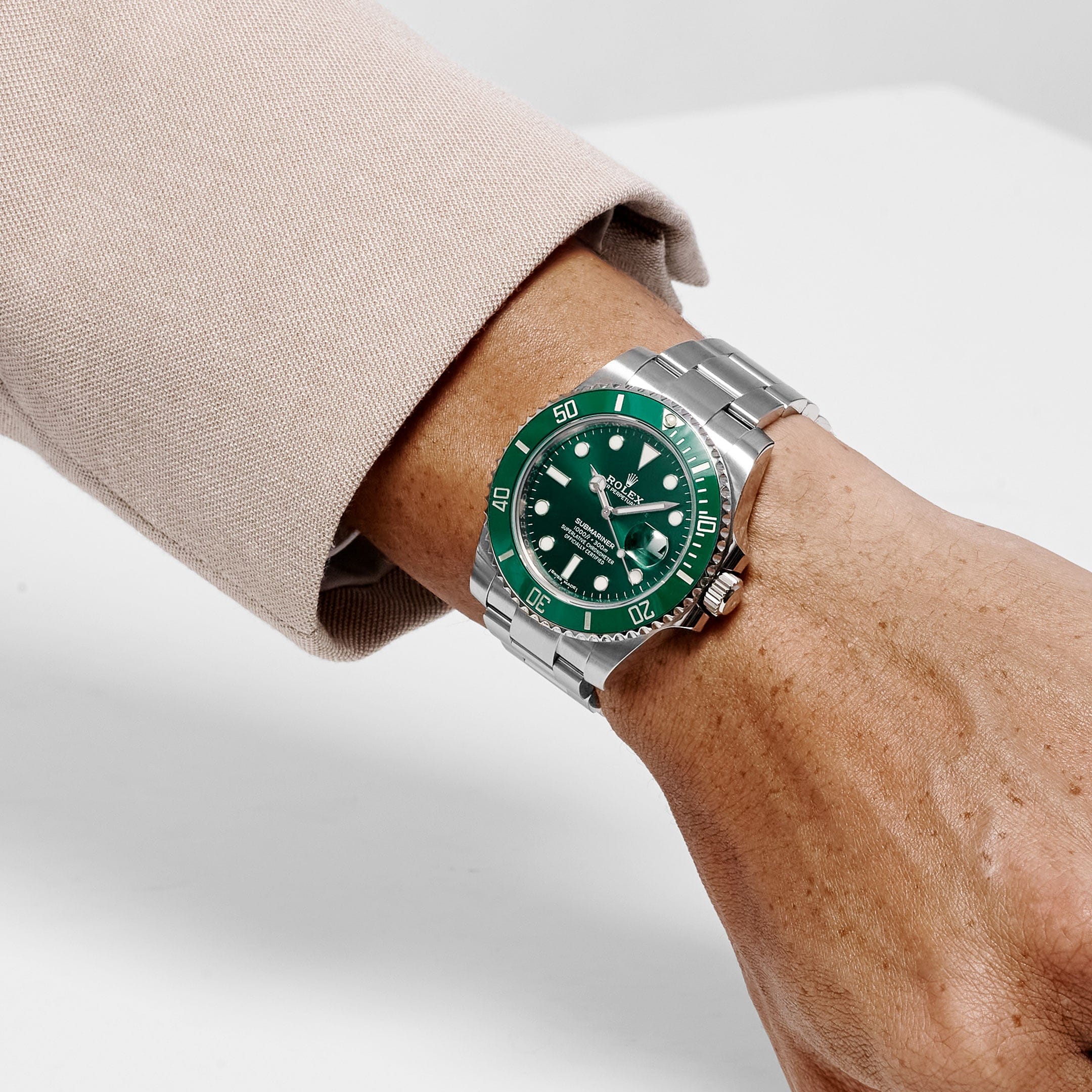 Rolex Submariner Date 116610LV 'Hulk' Stainless Steel Green Dial (2017)