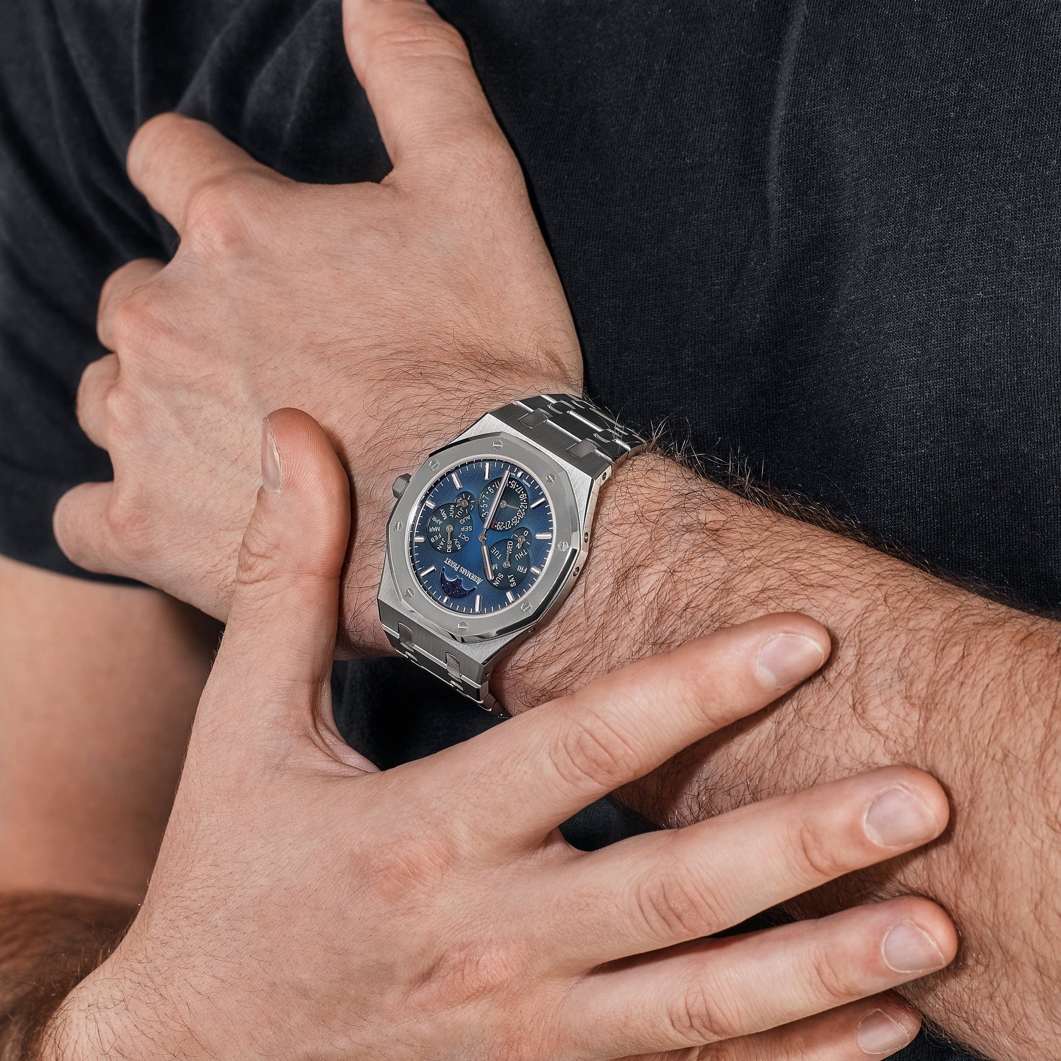 Audemars Piguet Royal Oak 26586IP.OO.1240IP.01 Perpetual Calendar 'Ultra-Thin' Platinum Titanium Blue Dial (2022)