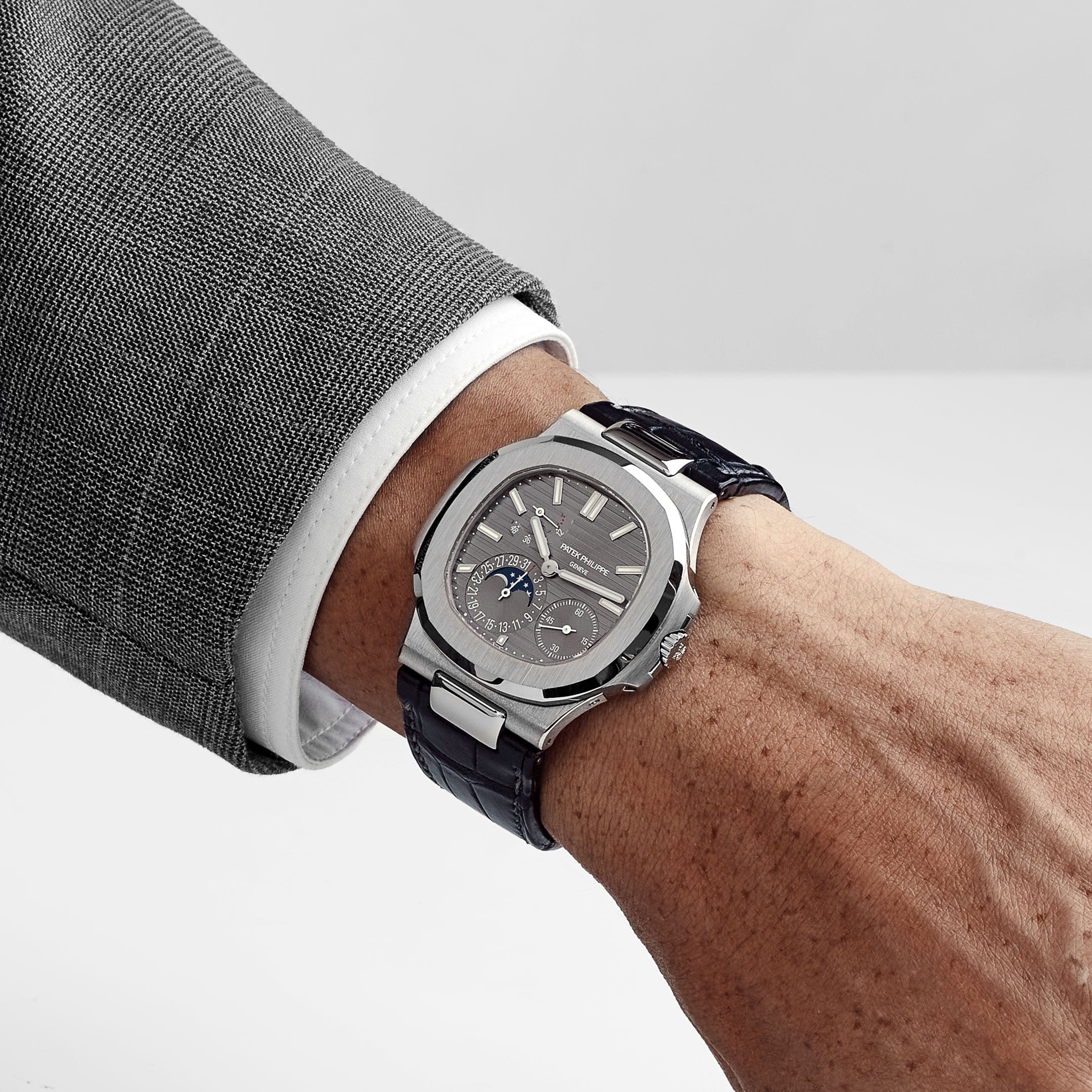 Patek Philippe Nautilus 5712G-001 White Gold Grey Dial Moon Phases (2021)