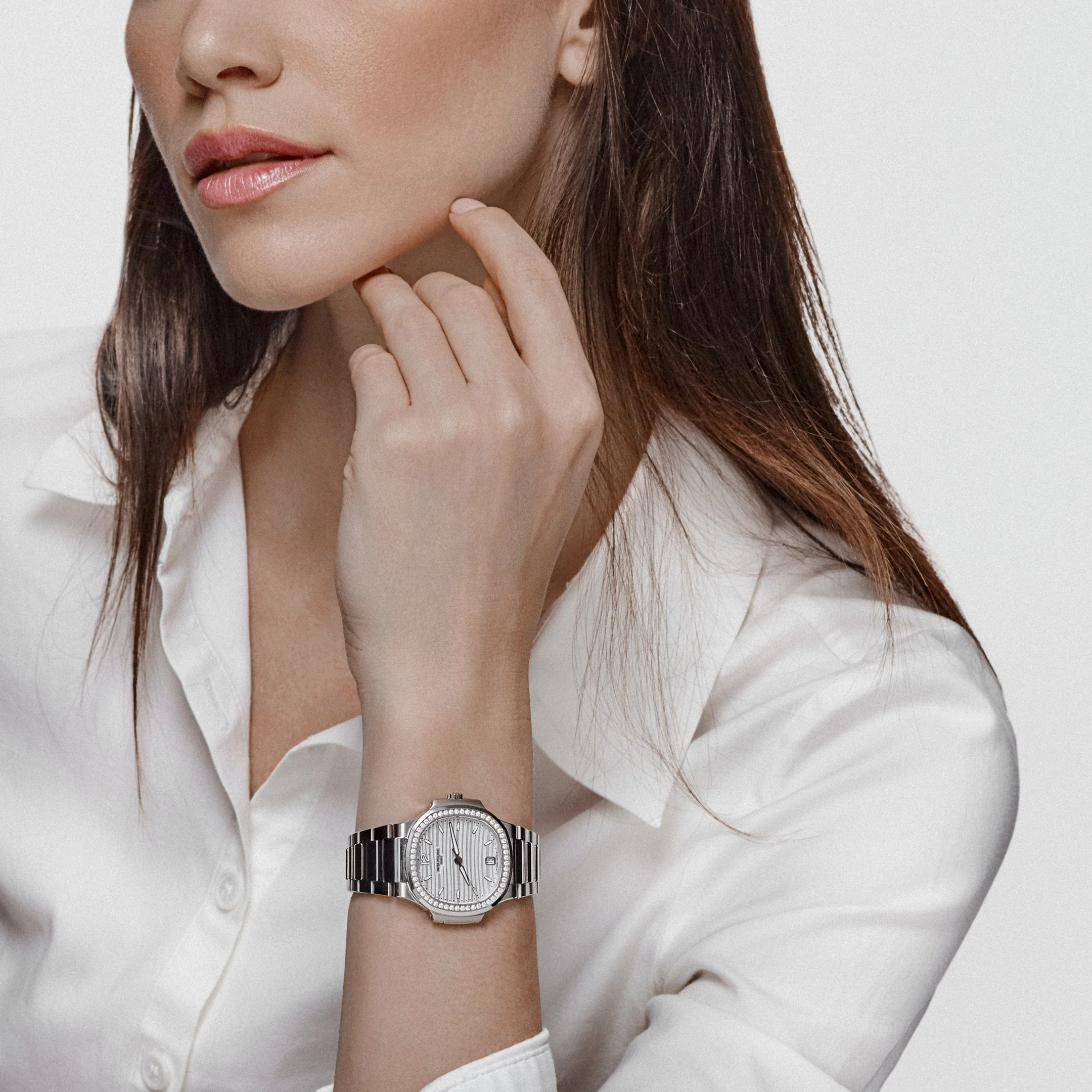 Patek Philippe Nautilus 7118/1200A-010 'Ladies' Stainless Steel Silver Dial Diamond Bezel (2024)