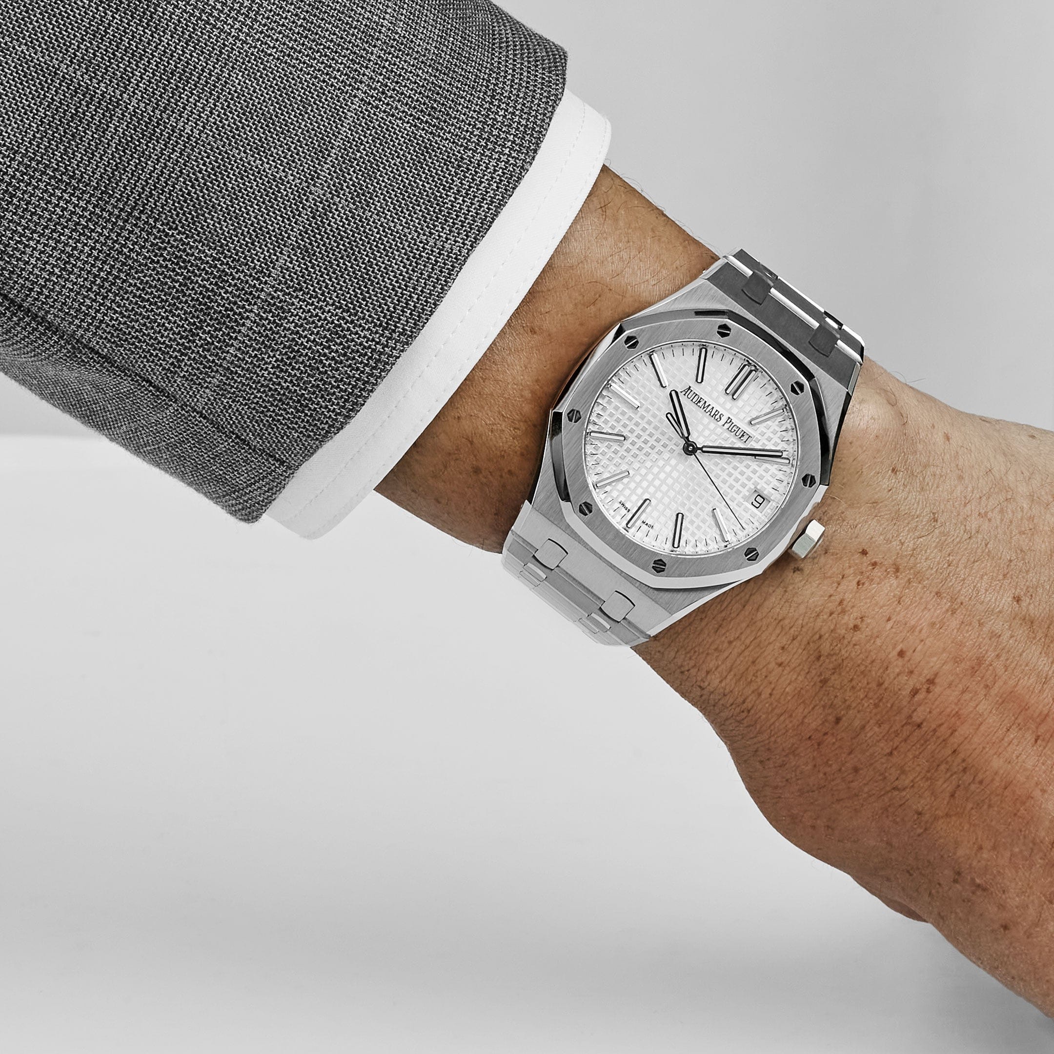 Audemars Piguet Royal Oak 15510ST.OO.1320ST.08 Selfwinding Stainless Steel Silver-Toned Dial (2023)