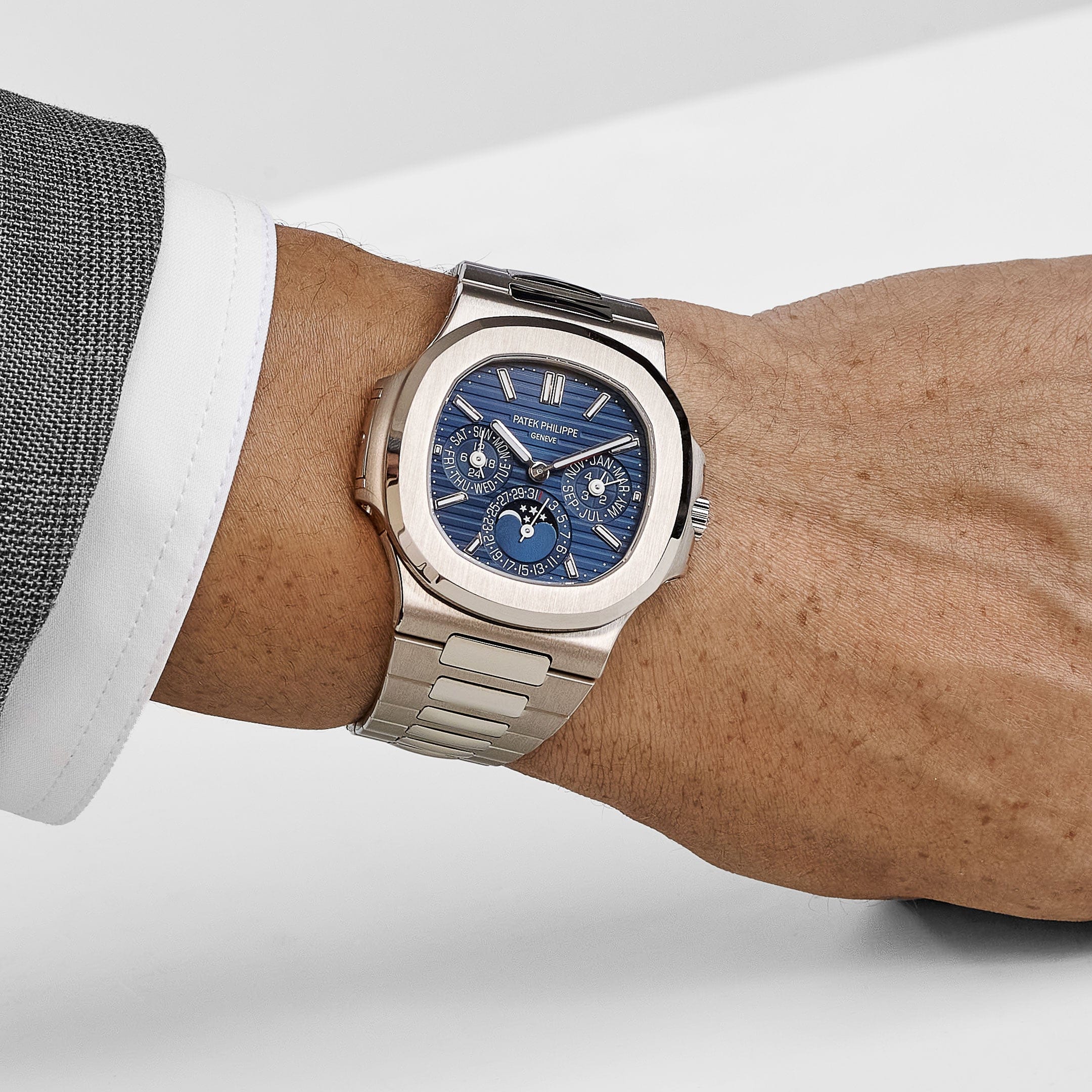Patek Philippe Nautilus 5740/1G-001 Perpetual Calendar Moon Phases (2024)