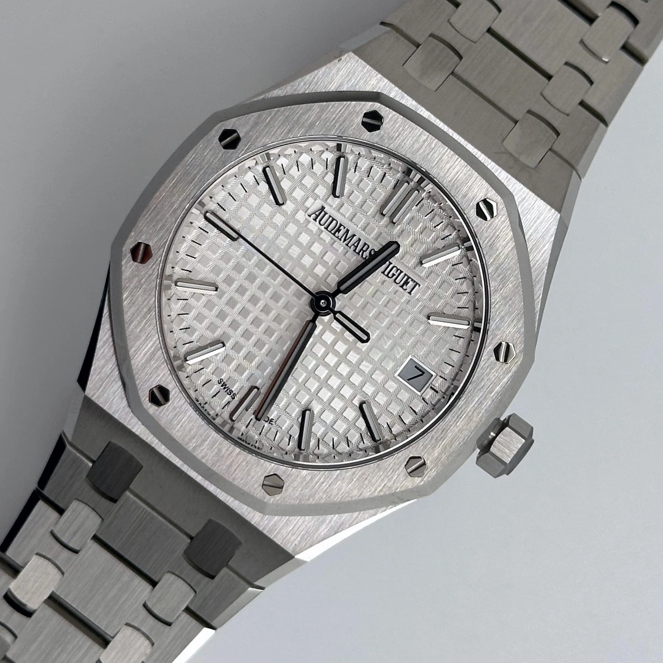 Audemars Piguet Royal Oak 77350ST.OO.1261ST.01 Stainless Steel Silver-Toned Dial
