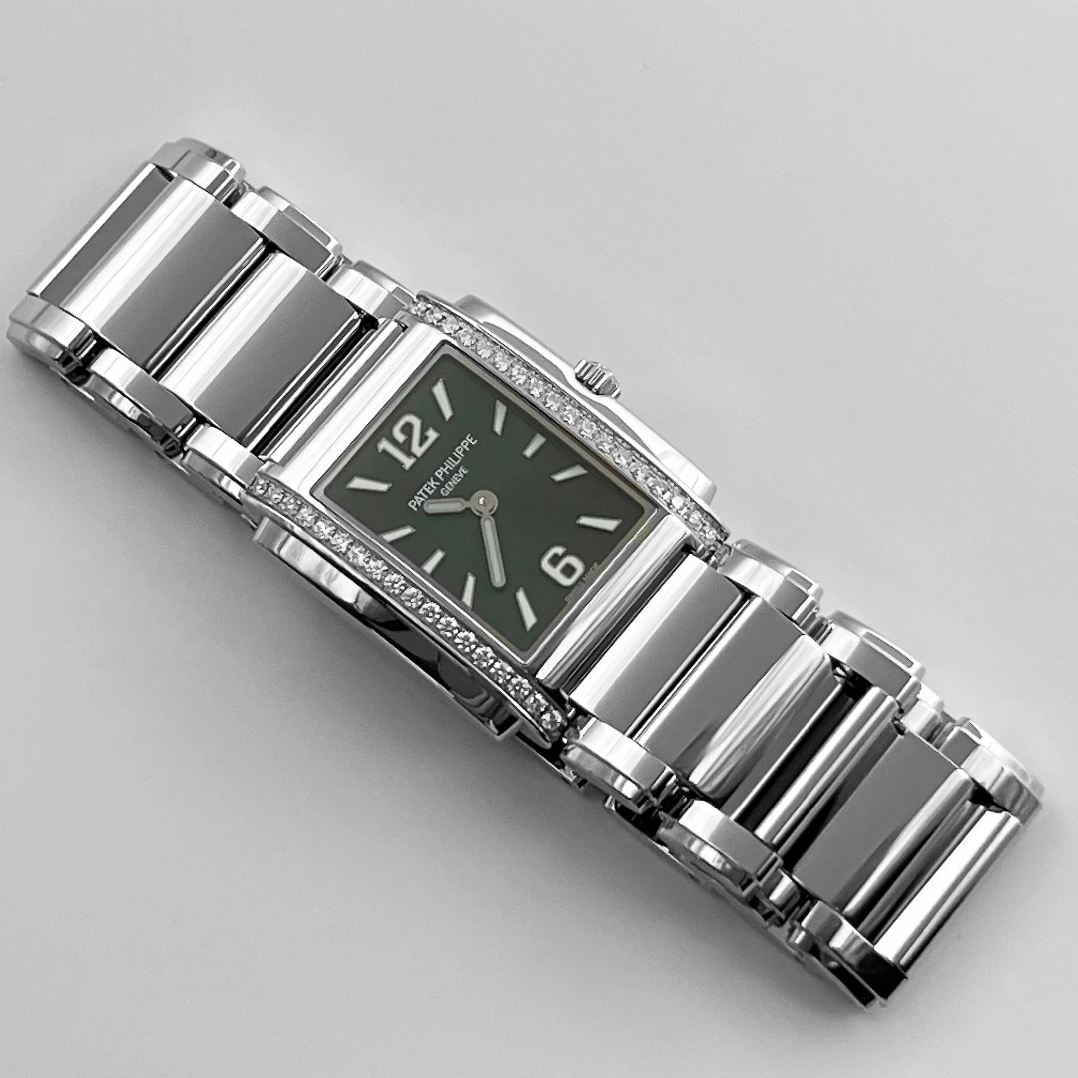 Patek Philippe Twenty-4 4910/1200A-011 'Ladies' Stainless Steel Green Diamond Dial Quartz