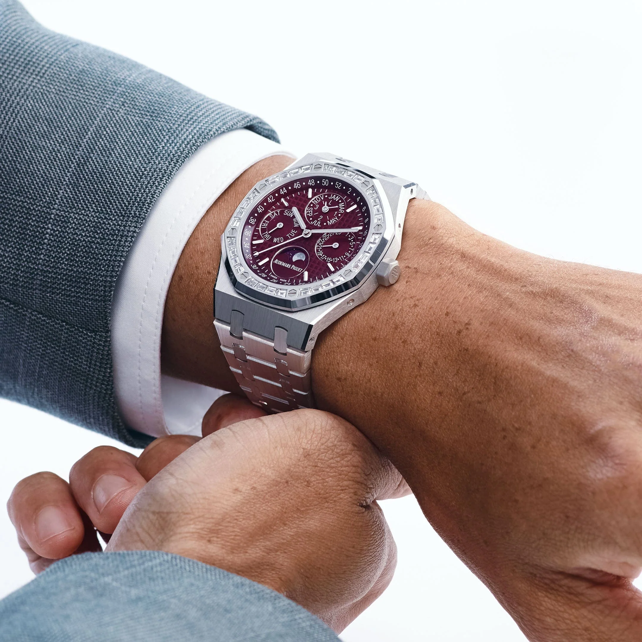 Audemars Piguet Royal Oak Perpetual Calendar 26598BC.ZZ.1220BC.01 'Qatar Edition' White Gold Burgundy Dial Diamond Bezel (2024)