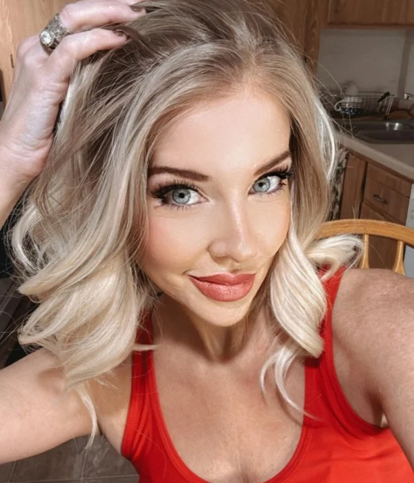 Roxy | Blonde Wavy Bob Synthetic Lace Front Wig