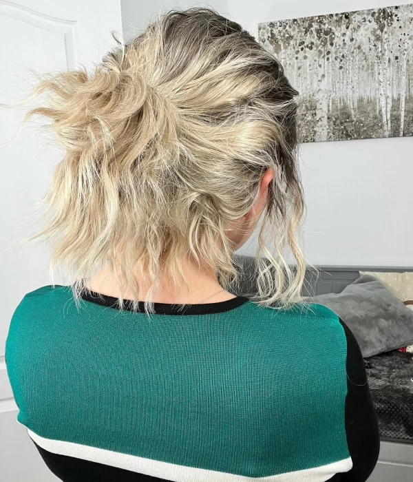 Vanilla Latte | Baby Blonde Short Wavy Bob Synthetic Wig with Bangs