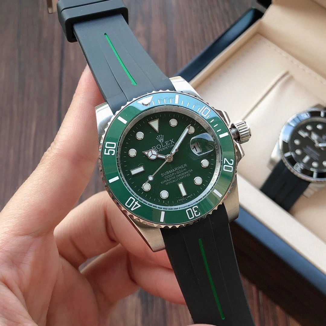 SUBMARINER DATE 40 CERAMIC BEZEL RUBBER STRAP