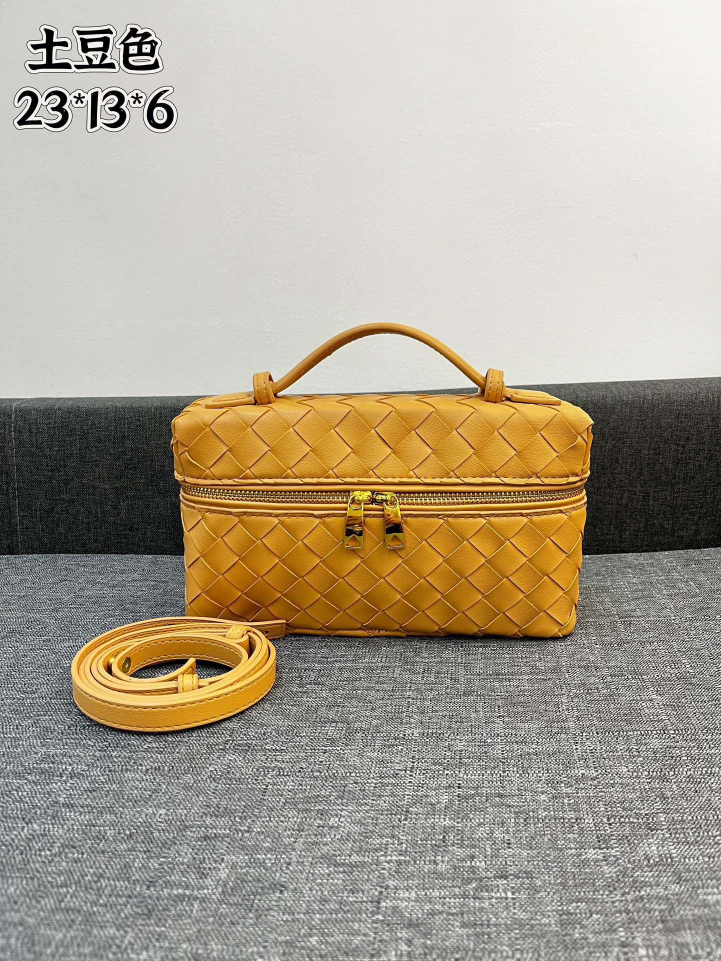 Bottega Veneta Vanity Case Shoulder Bags 24*13*6cm