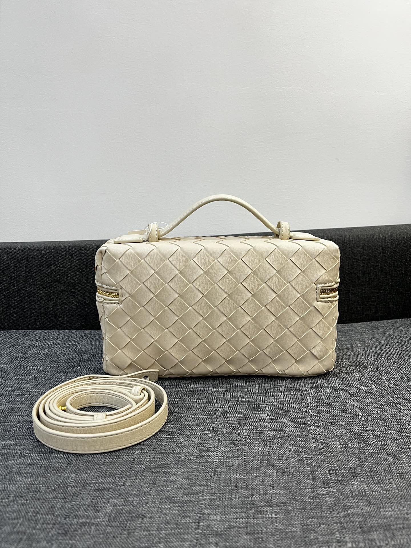 Bottega Veneta Vanity Case Shoulder Bags 24*13*6cm