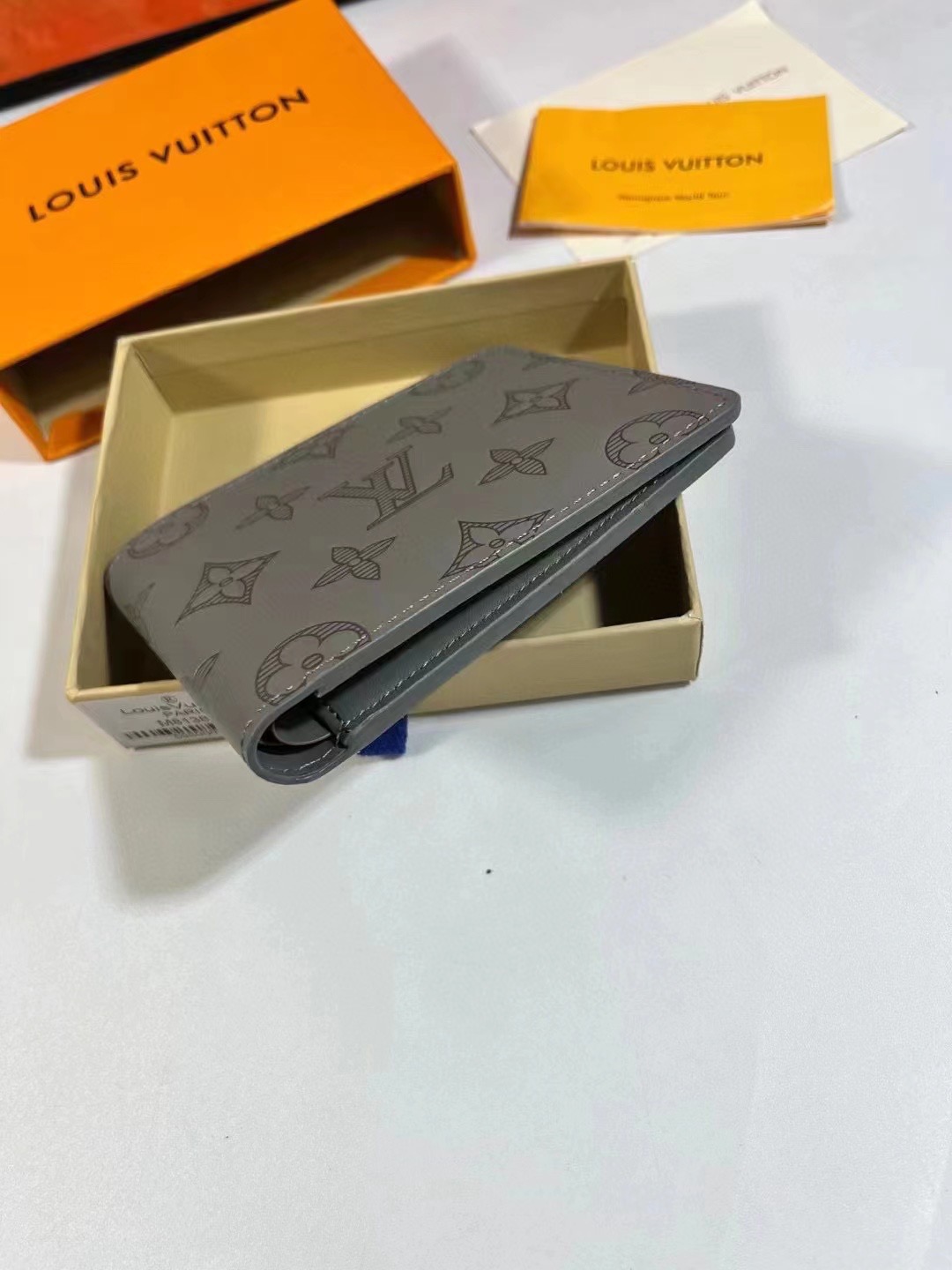 Louis Vuitton Men Wallet M62901 11.5*9*1.5cm