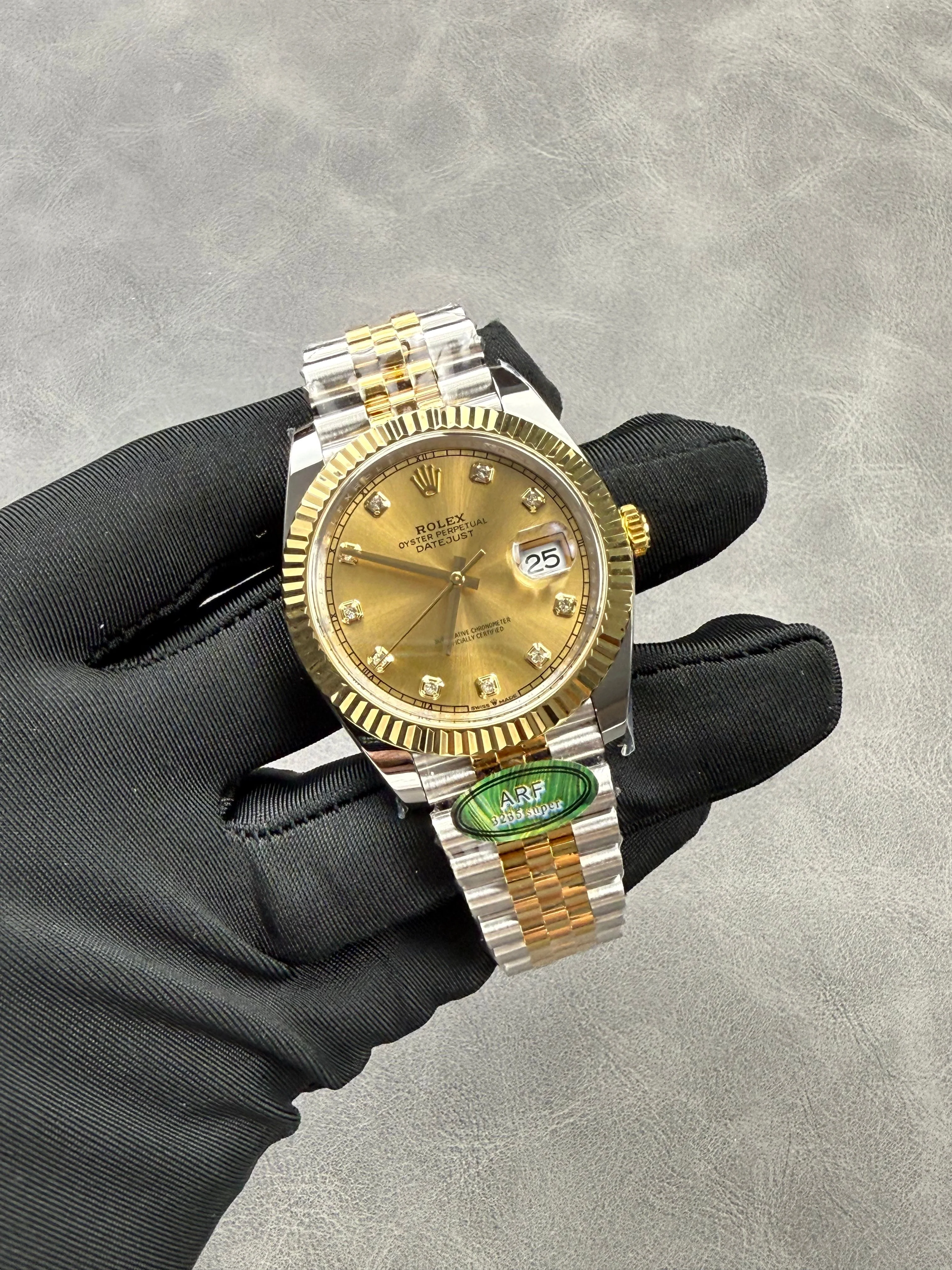 Rolex Datejust 41mm Silver Gold