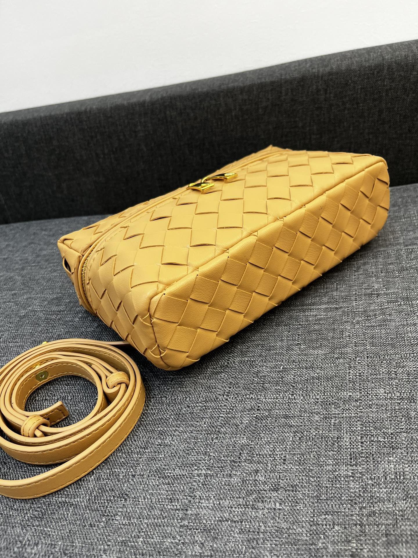 Bottega Veneta Vanity Case Shoulder Bags 24*13*6cm