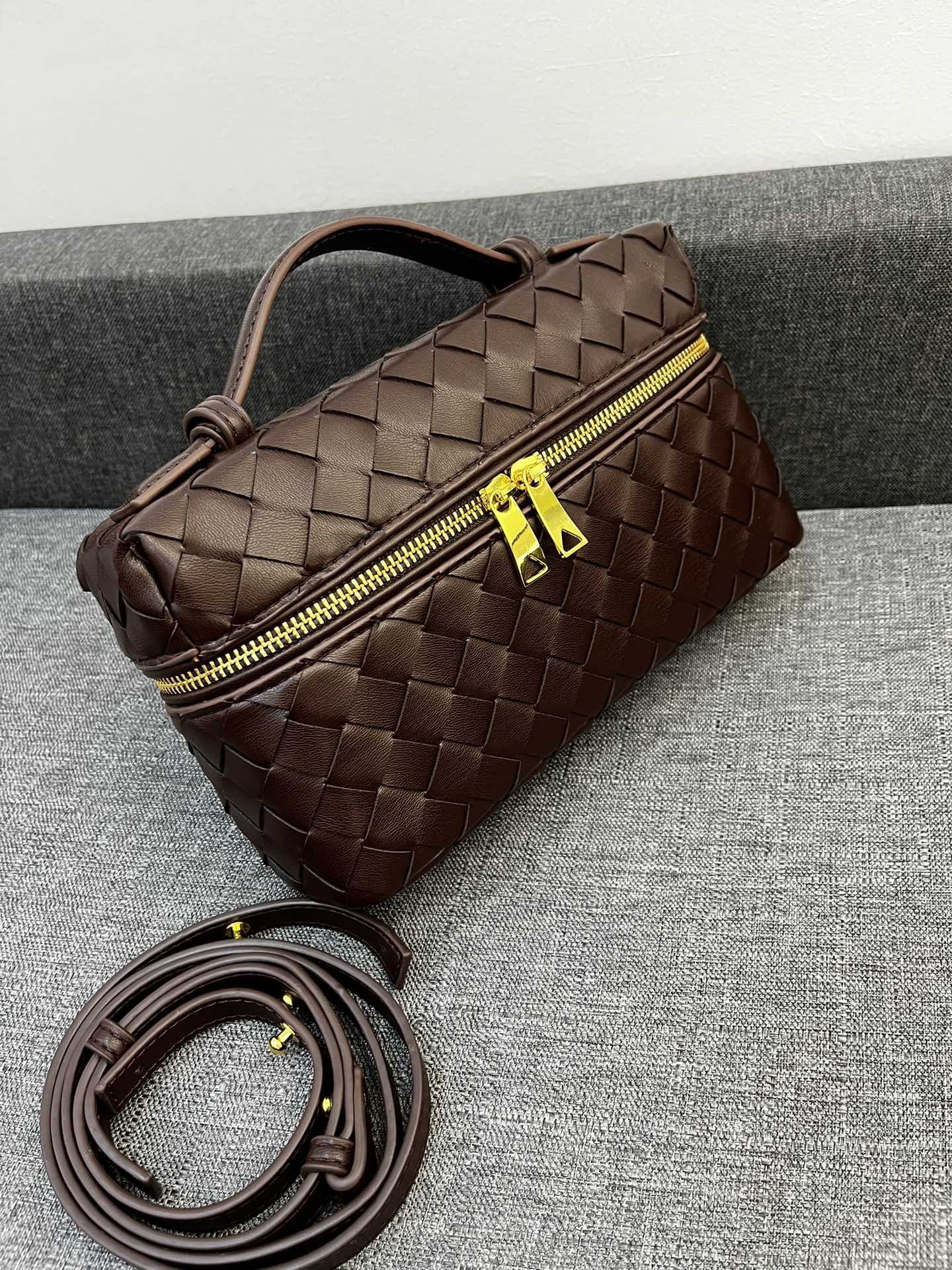 Bottega Veneta Vanity Case Shoulder Bags 24*13*6cm