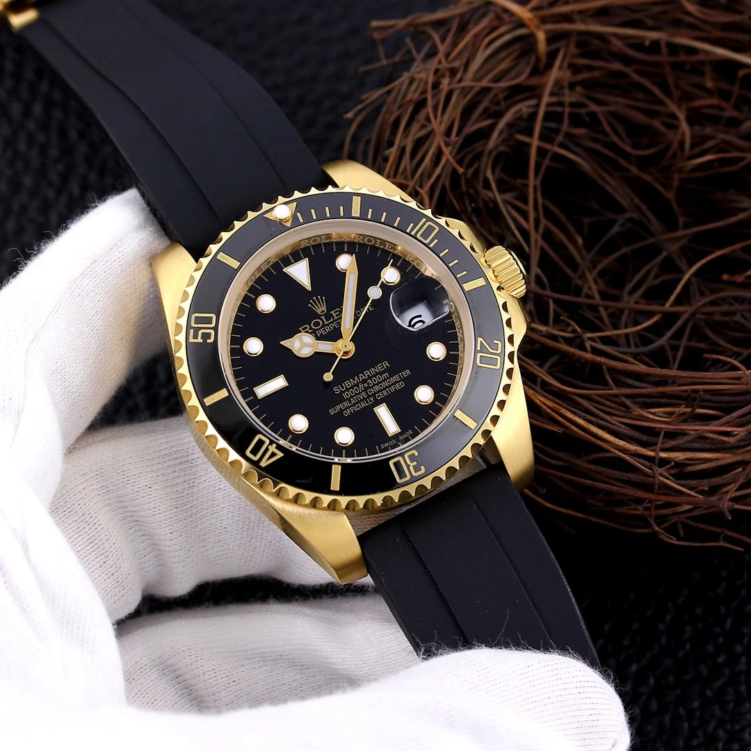 SUBMARINER DATE 40 GOLD CASE RUBBER STRAP