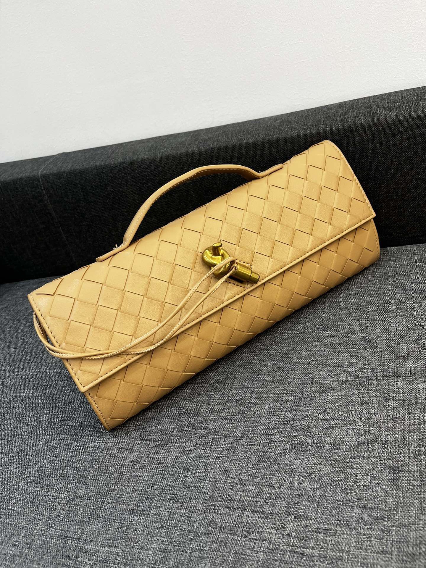 Bottega Veneta Andiamo Clutch 30*13*4cm