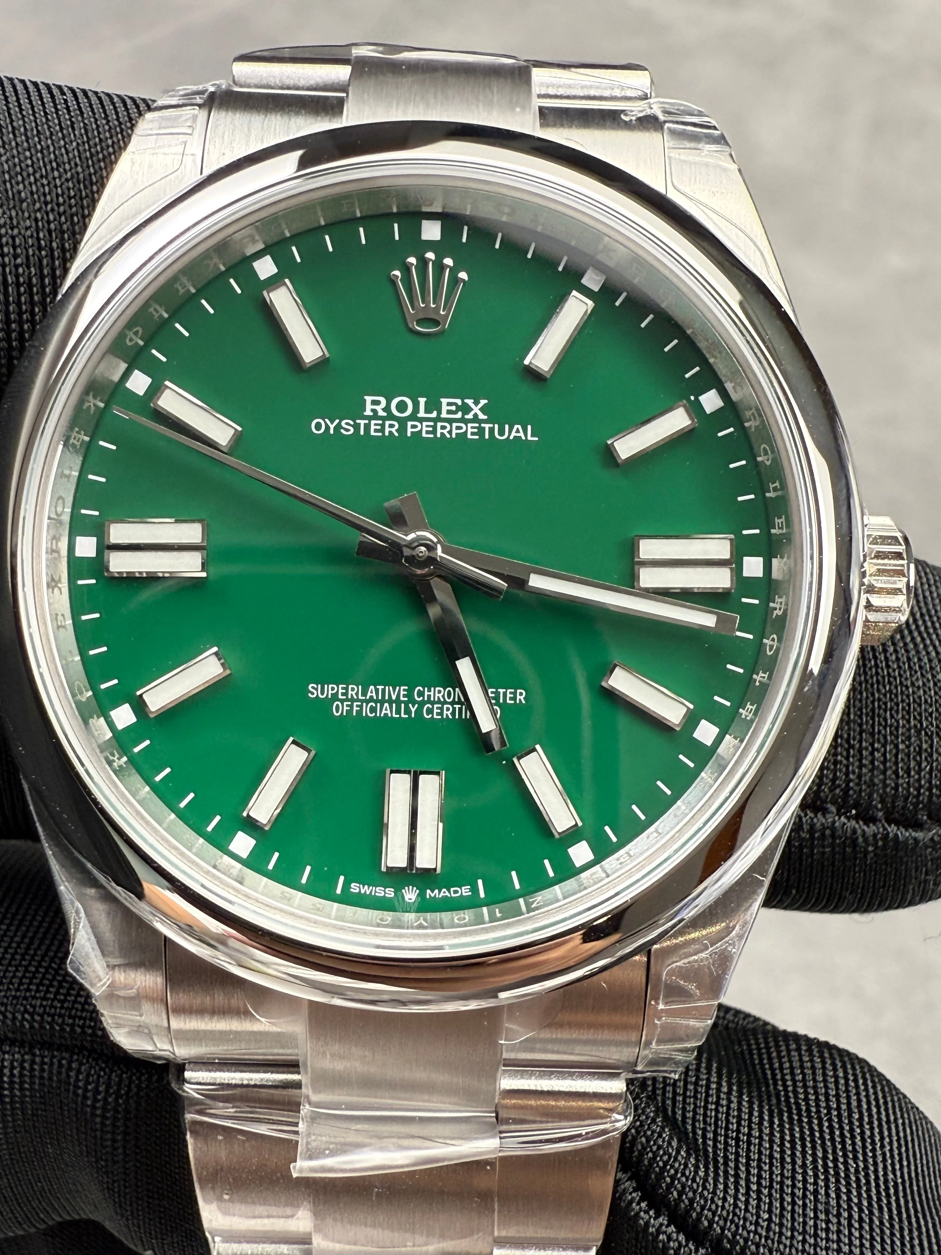 ROLEX OYSTER PERPETUAL 41MM SILVER GREEN