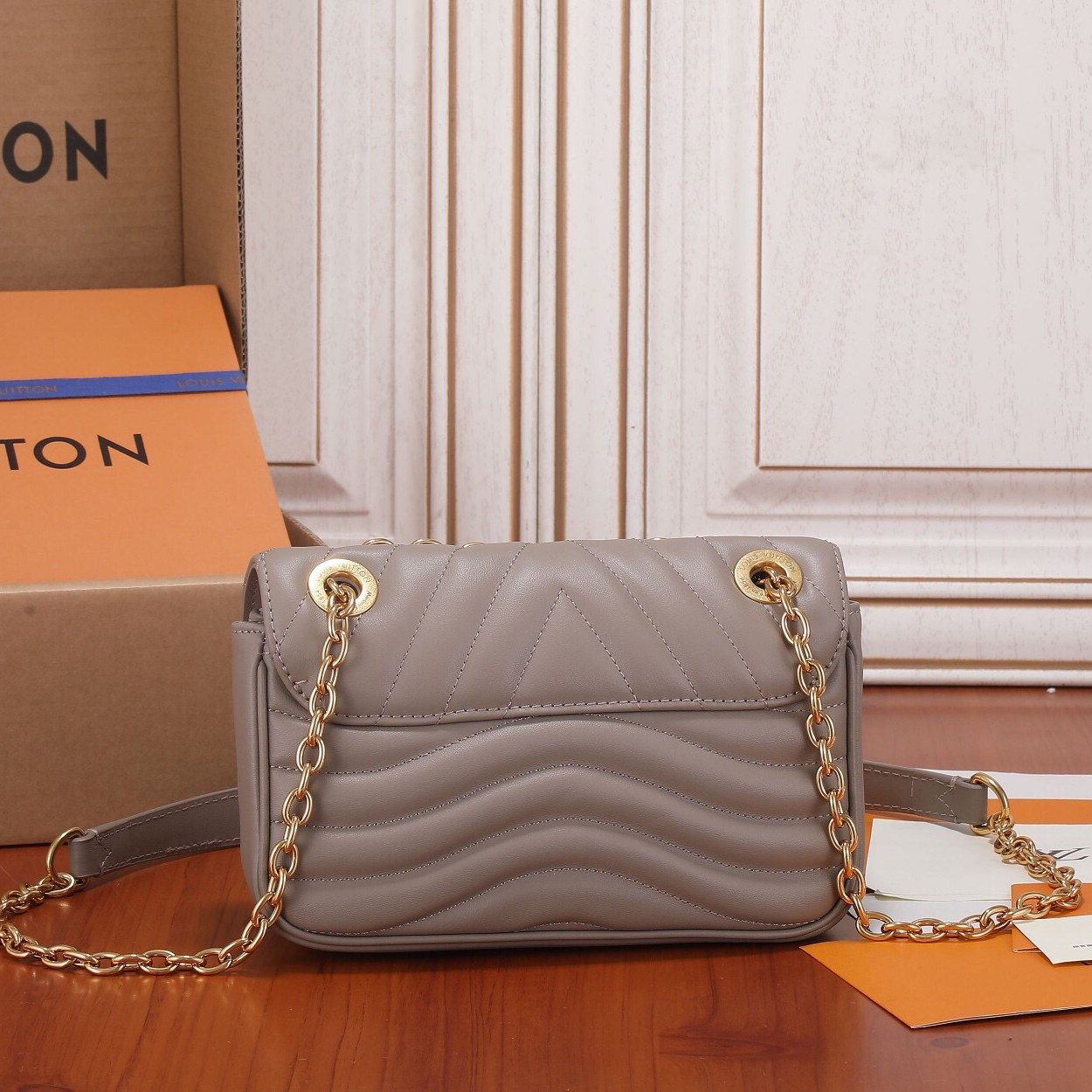 Louis Vuitton M20838 2022SS Women Shoulder Bags 21*12*9cm