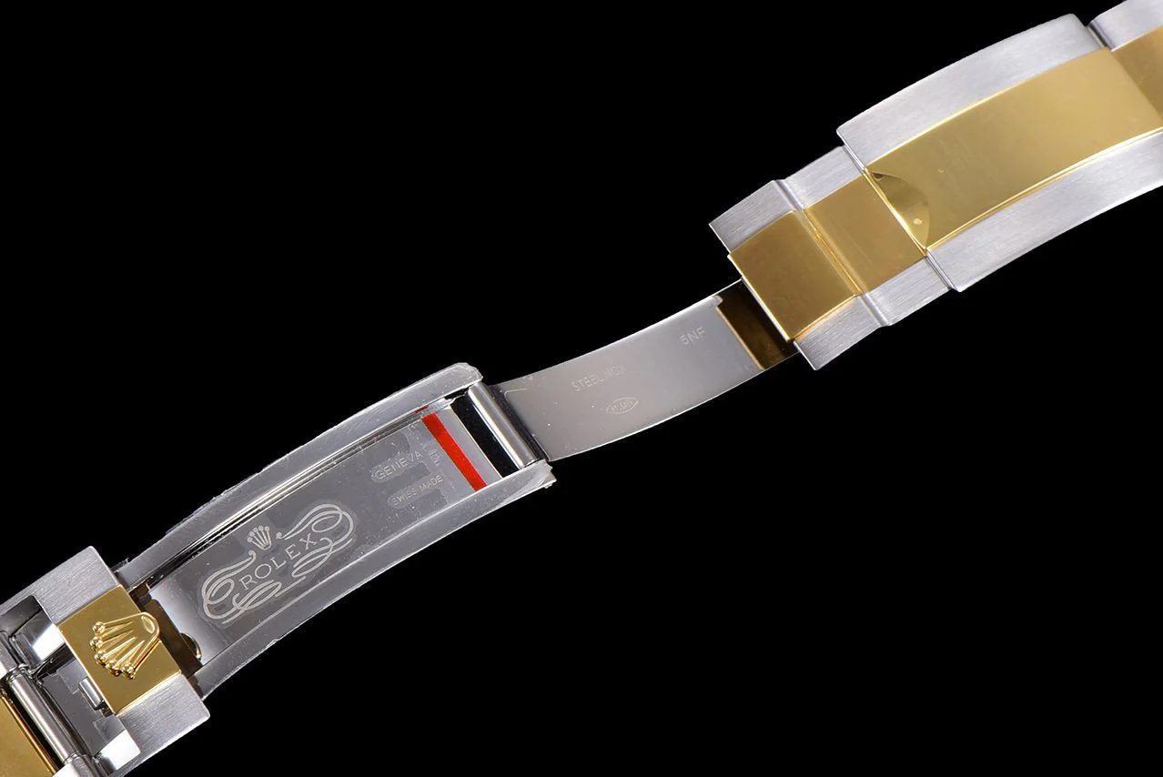 DAYTONA CUSTOM TWO-TONE RED PEARL DIAL