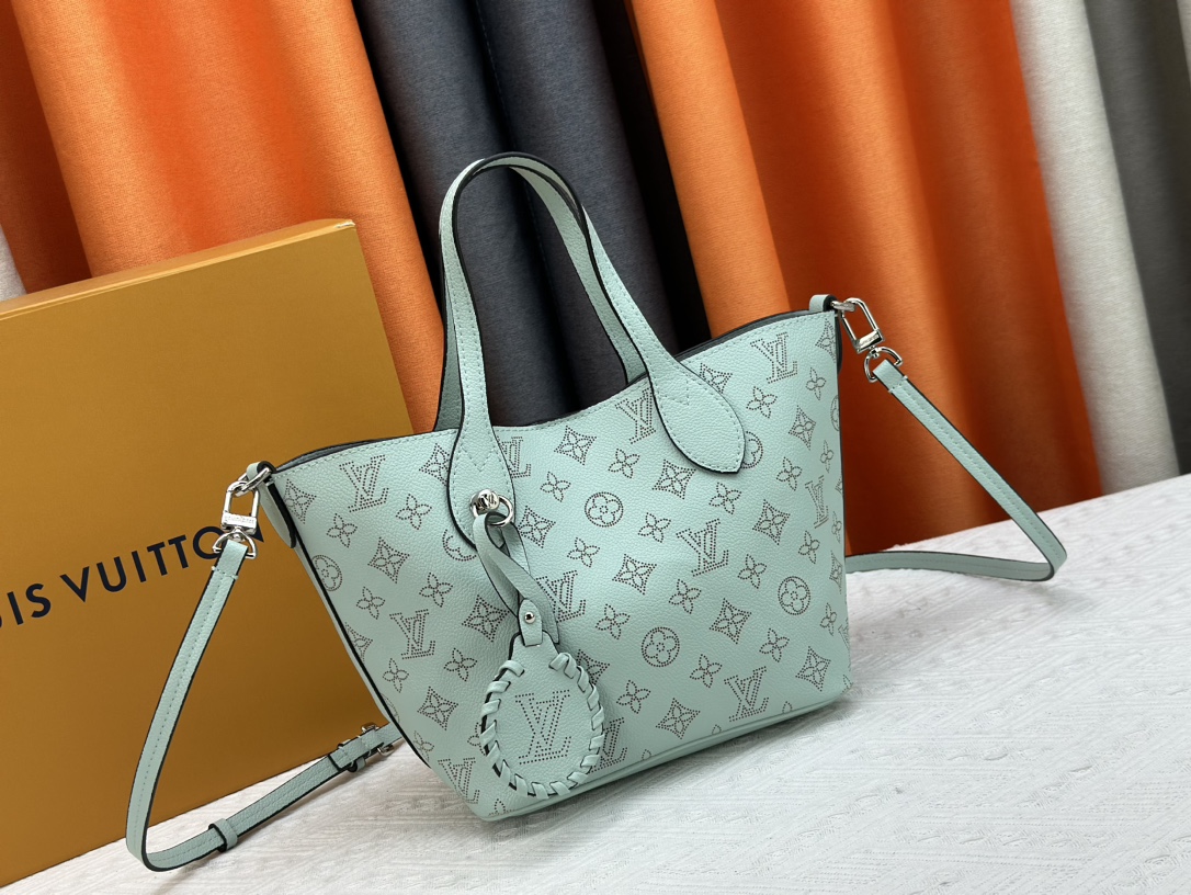 Louis Vuitton Blossom Women Handbag 20*20*12.5cm