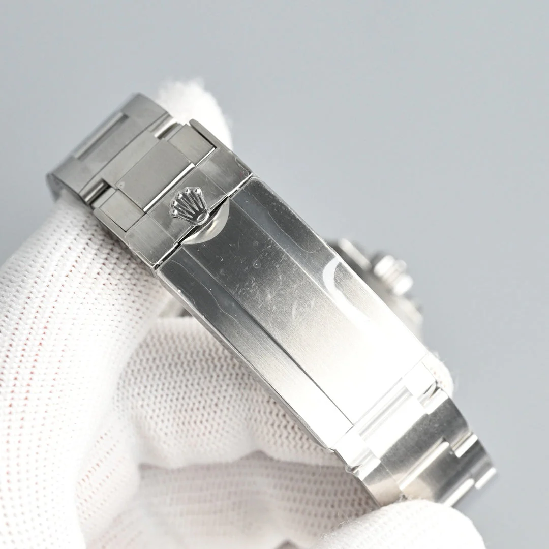 Rolex Submariner 41mm Silver Green Black Dial