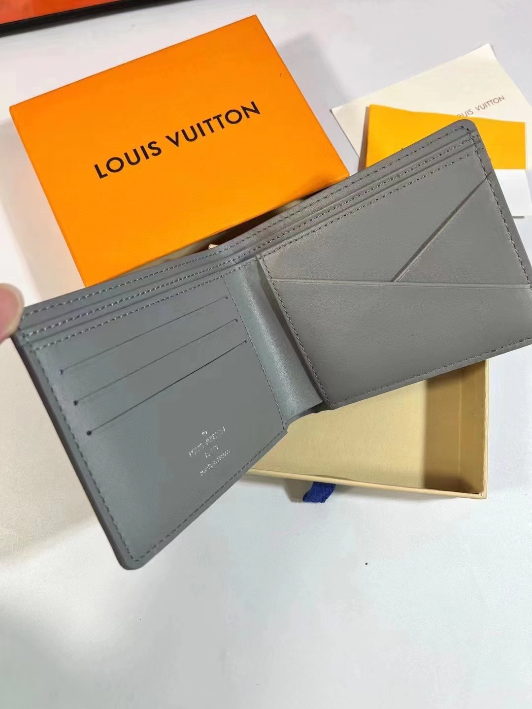 Louis Vuitton Men Wallet M62901 11.5*9*1.5cm