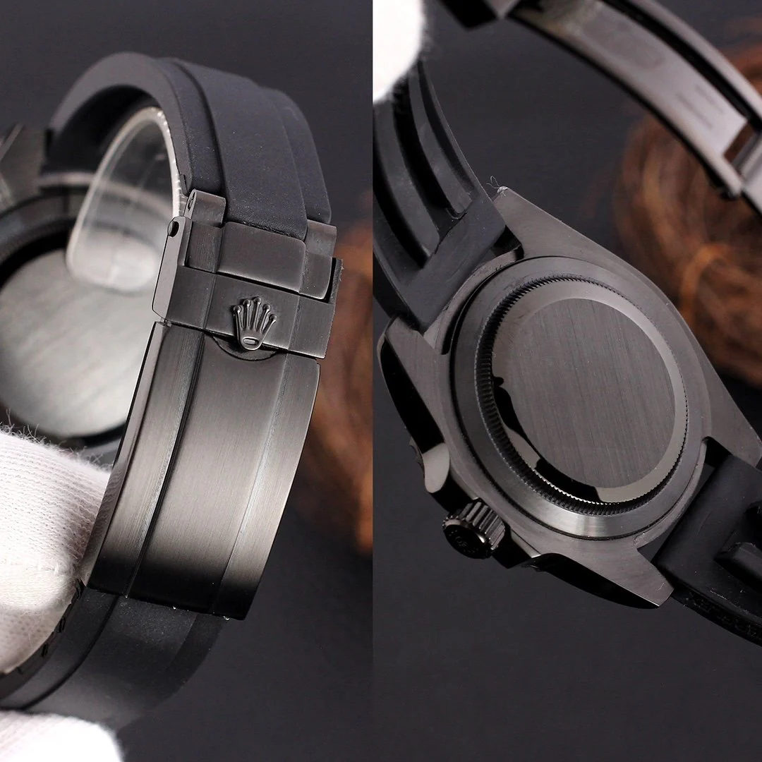 SUBMARINER DATE 40 BLACK CASE RUBBER STRAP